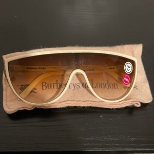 Burberry sunglasses never worn - CLOTH BAG NOT INCLUDED